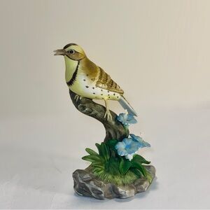 MEADOWLARK Ceramic Base with Black and White Details